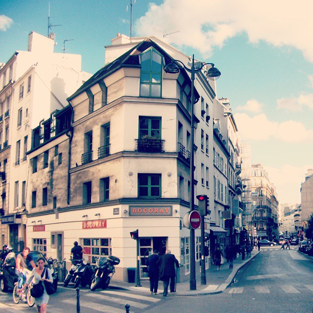 Rue due Faubourg Montmartre, #Paris, #France#parisjetaime #parisarchitecture #iloveparis #ig_paris #instaparis #parisphoto #visitparis #architecture #parisian #pariscartepostale #pariscity #parisparis #instatravel #topparisphoto #parismaville #parisfrance #parislife #parisisalwaysagoodidea #vscoparis #igersparis #art #placestovisit #facade #parislifestyle #beautiful #巴黎 #باريس# #パリ