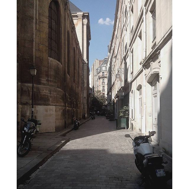 Paris #parisfrance #paris #france #beautiful #beauty #parisjetaime #parisphoto #parismonamour #perspective #sunsets #igersfrance #topparisphoto #wanderlust #travel  #parismaville #ig_france  #parisian #parislove #cityscape #french #architecture #architectureporn #night #buildings #sunset #sky #vsco #vscocam #vscogrid #street